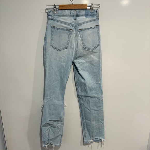 Abercrombie & Fitch Ultra High Rise 90s Straight Jean - Picture 5 of 9